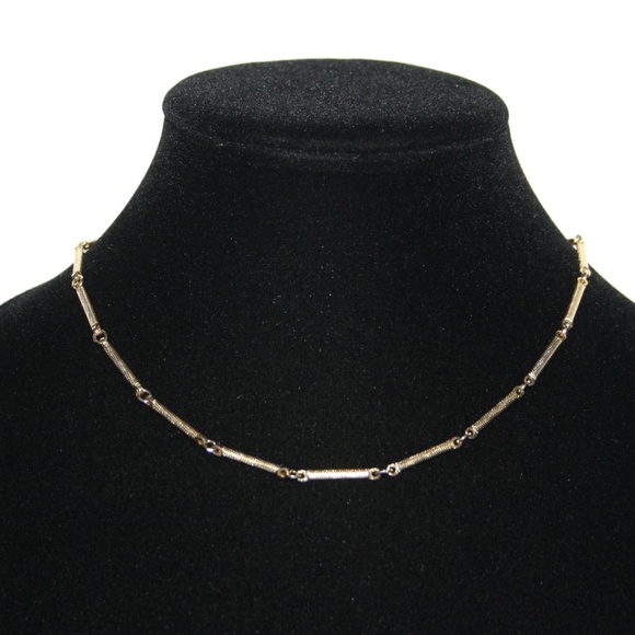 Vintage Jewelry - Beautiful vintage gold necklace 17"